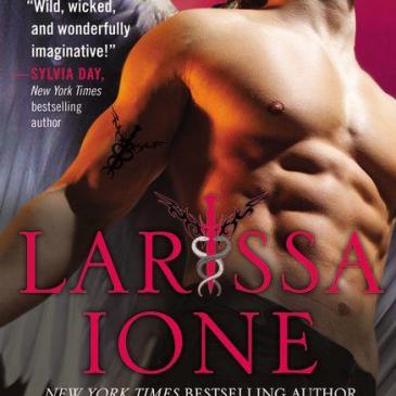 Cover for Reaver by Larissa Ione